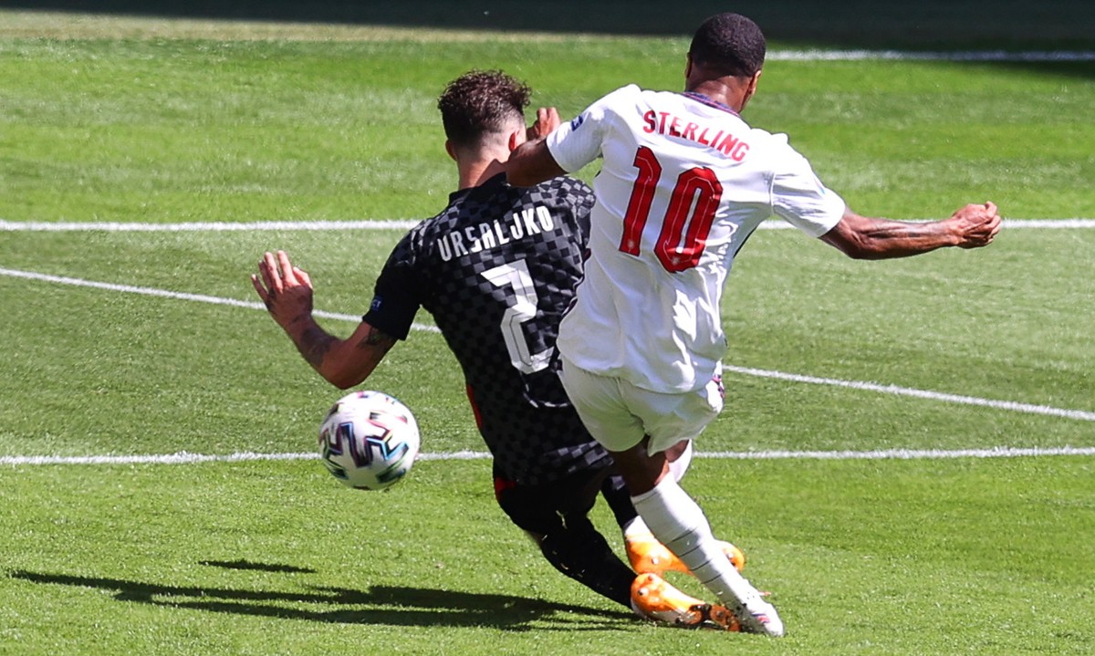 Raheem Sterling strzela gola