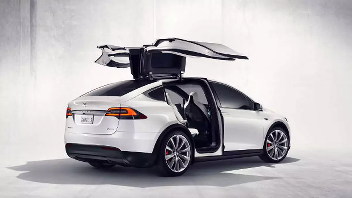 Tesla uruchamia program naprawy siedzeń w Model X