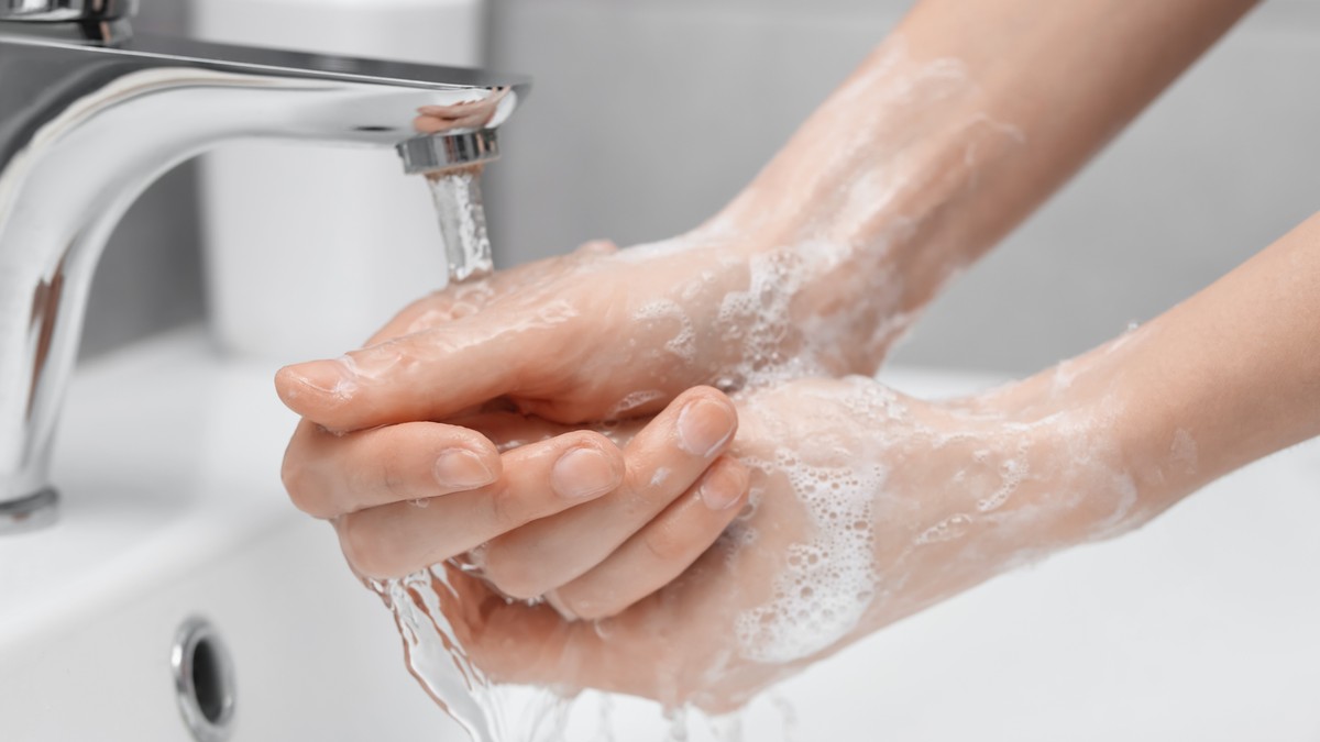 Zašto pranje ruku nakon mokrenja ima više smisla nego ikad