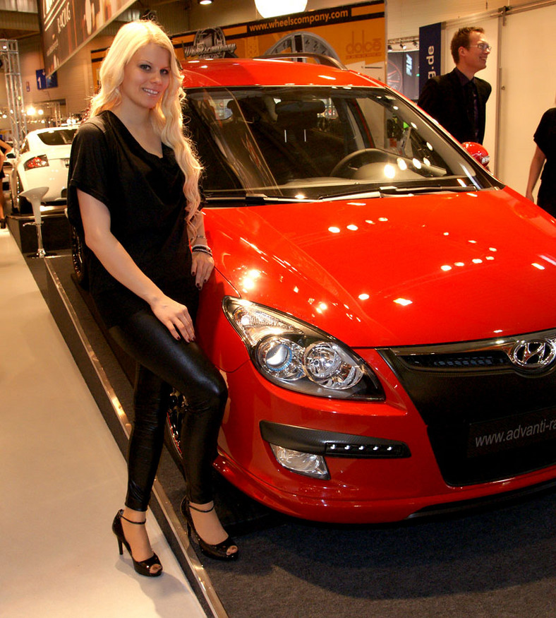 Essen Motor Show 2009: babes w niemieckim stylu (fotogaleria)