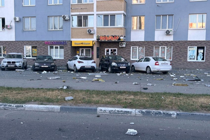 Oštećene zgrade u gradu Engelsu u oblasti Saratov nakon napada dronom 26. avgusta