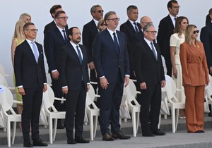 Vučić na vojnoj paradi u Francuskoj