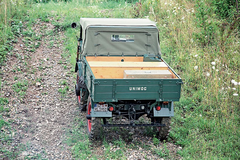 Rolnik kontra żołnierz - Unimog 2010 kontra Porsche 597 Jagdwagen