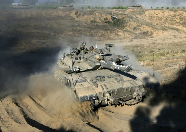 Izrael od kilku dni prowadzi ofensywę lądową w Strefie Gazy EPA/JIM HOLLANDER