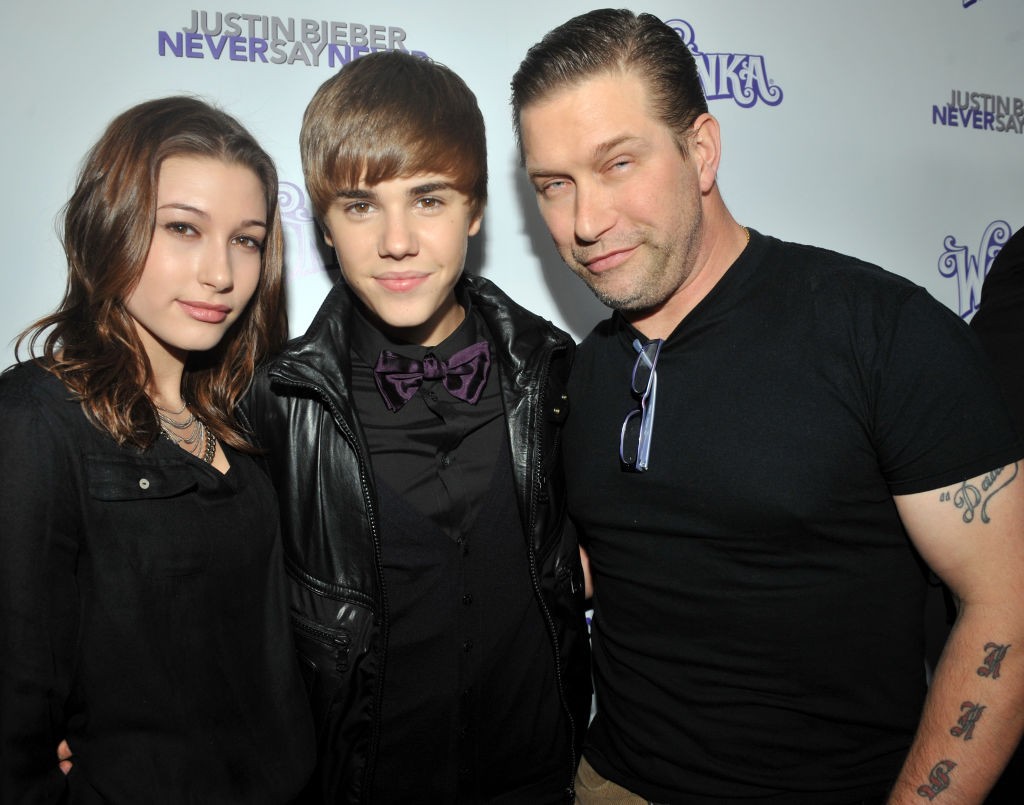 Elképesztő, de Hailey már 2011-ben a férje, Justin Bieber mellett pózolt a kameráknak. Igaz, akkor még csak rajongóként...