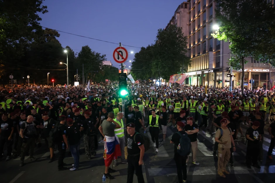 Okupljeni u Bulevaru kralja Aleksandra nedaleko od Pionirskog parka