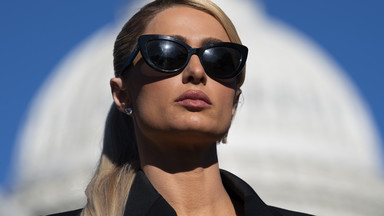 Paris Hilton ujawnia, co robili jej w szkole. "Płakałam, kiedy mnie trzymali"