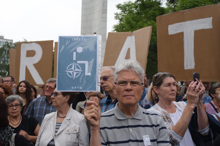 Znana aktorka pod sejmem o PiS. Przesadziła?