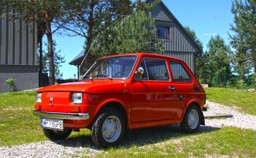 oto fiat 126p na węgiel drzewny. mechanik miał dość drogiej benzyny