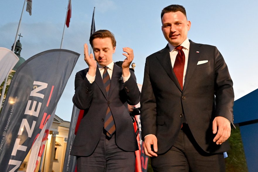 Sławomir Mentzen (P) i wicemarszałek Sejmu Krzysztof Bosak (L)