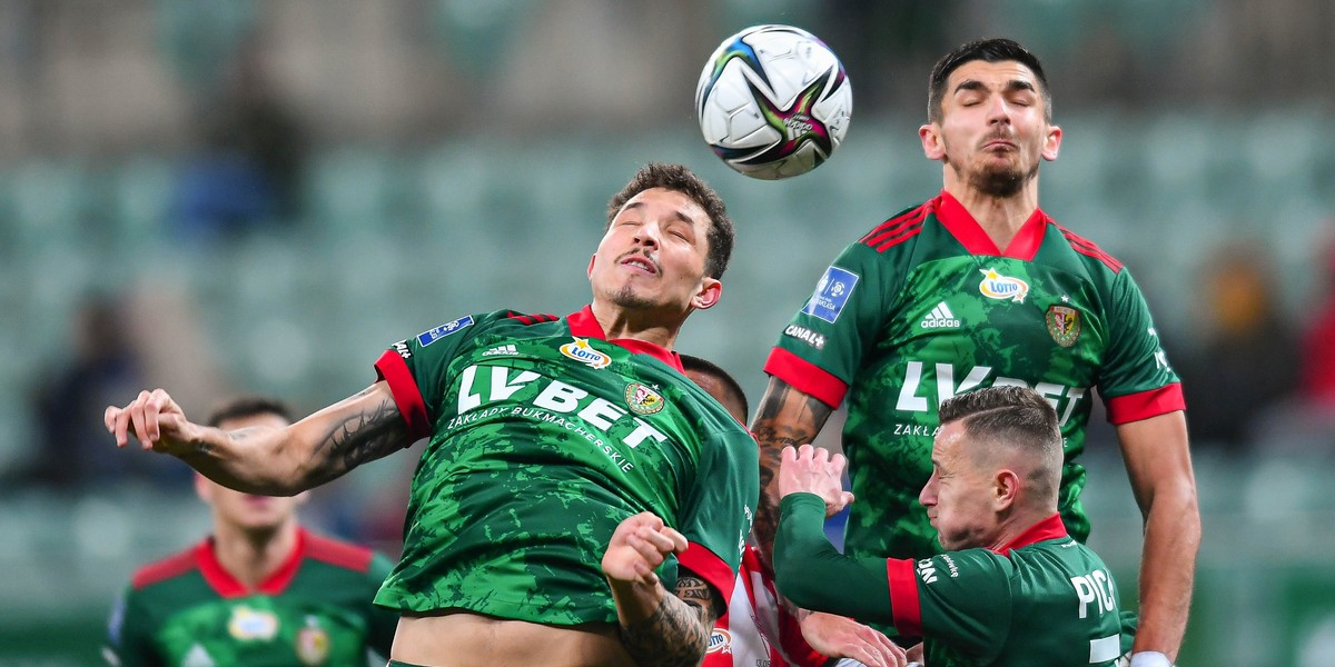 Pilka nozna. PKO Ekstraklasa. Slask Wroclaw - Cracovia Krakow. 18.12.2021