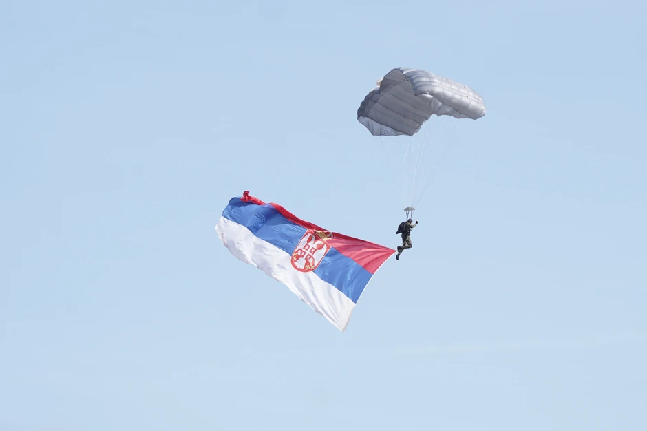 Skok padobranaca 63. brigade