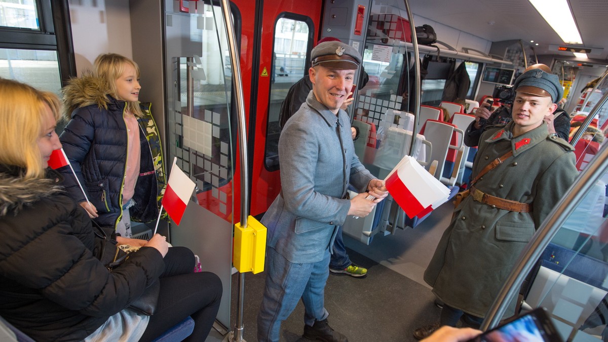 ŁÓDŹ ŚWIĘTO NIEPODLEGŁOŚCI BIAŁO-CZERWONY POCIĄG (biało-czerwony pociąg "Marszałek")