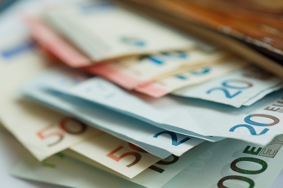 Francuski trgovinski deficit u martu povećan na 6,9 milijardi evra