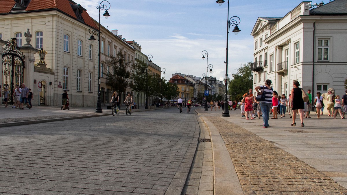 Jutro, 10 sierpnia, w Warszawie, w dniu upamiętnienia ofiar katastrofy smoleńskiej z 10 kwietnia 2010 r. ruszy zbiórka publiczna na budowę pomników: Ofiar Tragedii Smoleńskiej oraz prezydenta RP Lecha Kaczyńskiego - poinformowali posłowie PiS Jacek Sasin i Marek Suski. - Całkowity koszt może sięgnąć trzech milionów złotych - przyznał ten drugi.