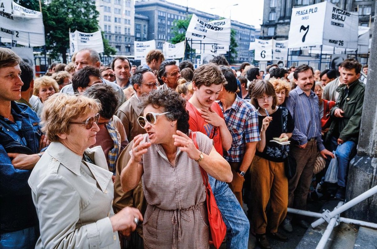 Wybory 1989. Plac Konstytucji Warszawa / Fot. Chris Niedenthal