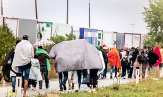 Grecja: 11 nielegalnych migrantów, zginęło w wypadku samochodowym