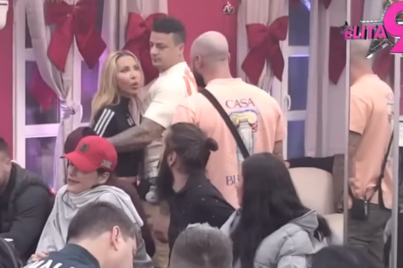 Luka Vujović video INTIMNI SNIMAK Aneli i Asmina, pa je urnisao kao nikad: Ona skočila na njega kao oparena, jedva ih razdvojili