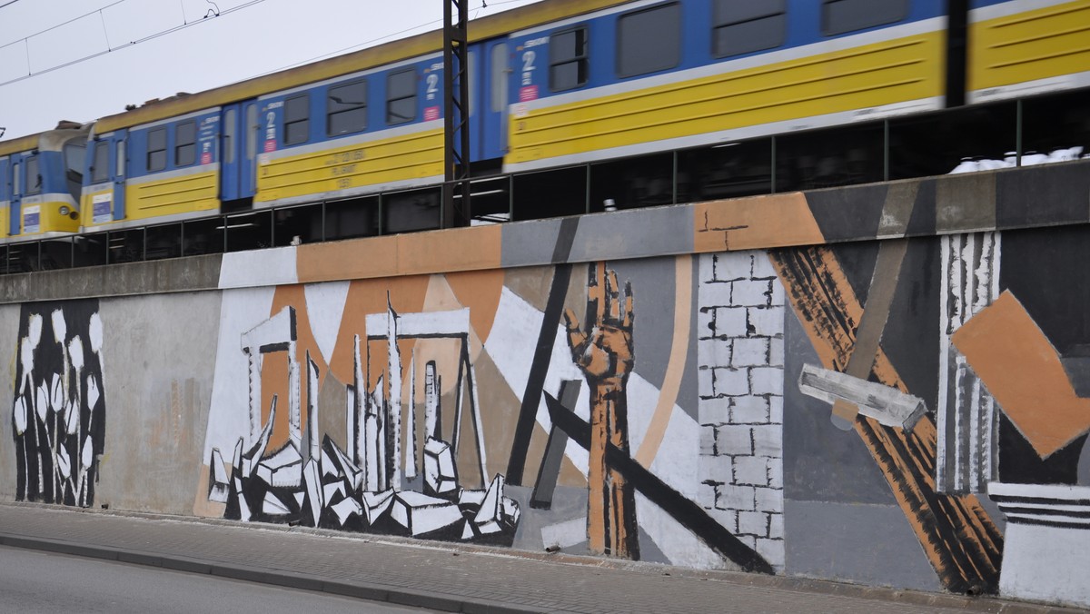 200 metrów długości i około pięć metrów wysokości będzie mieć mural, który powstaje właśnie nieopodal przystanku SKM Gdynia Stocznia. Malowidło będzie hołdem dla poległych w tym miejscu podczas krwawych wydarzeń Grudnia'70 stoczniowców i portowców.