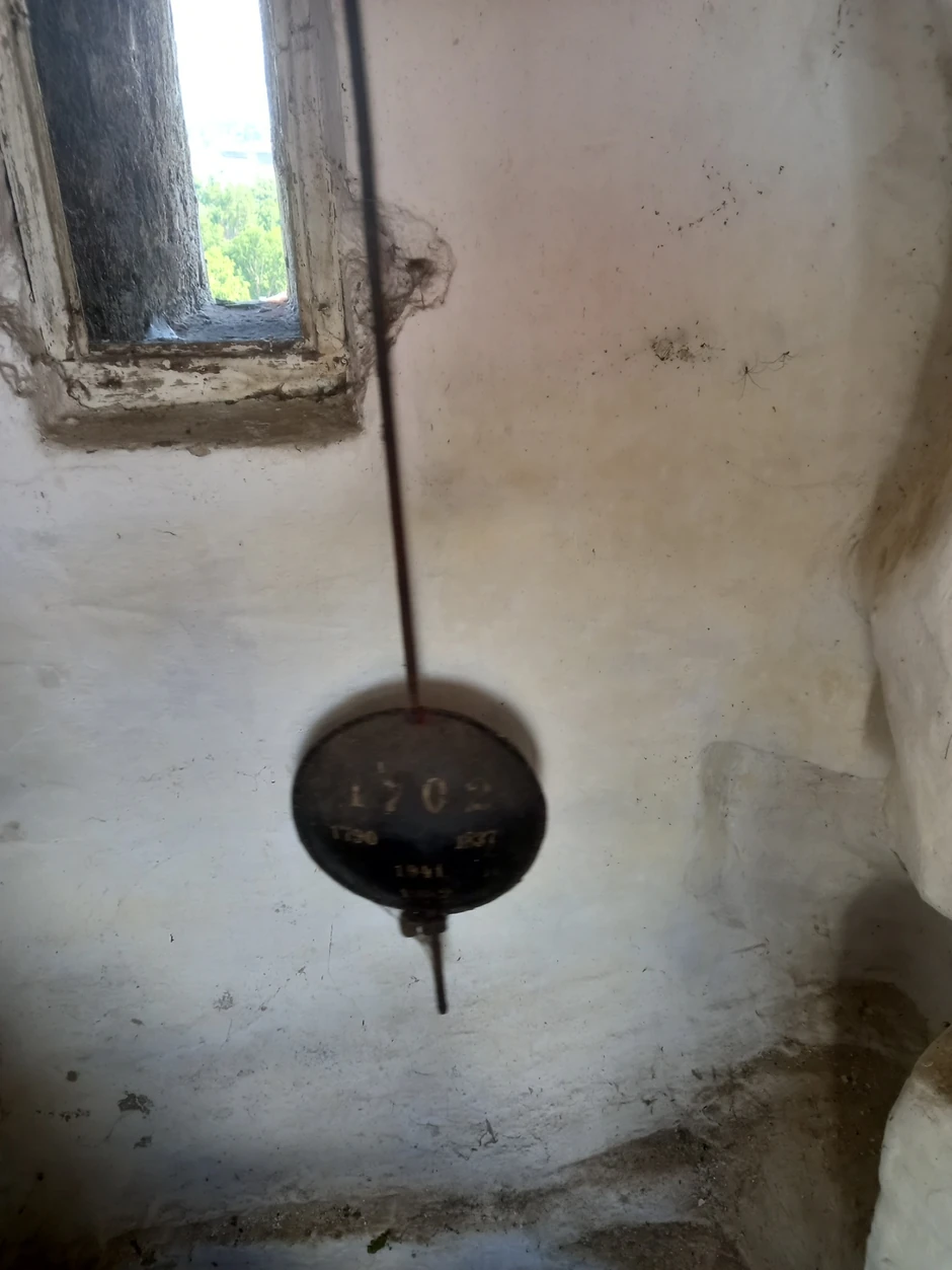 na klatnu urezane godine