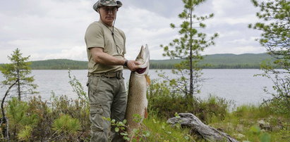 Putin lansuje się ze szczupakiem