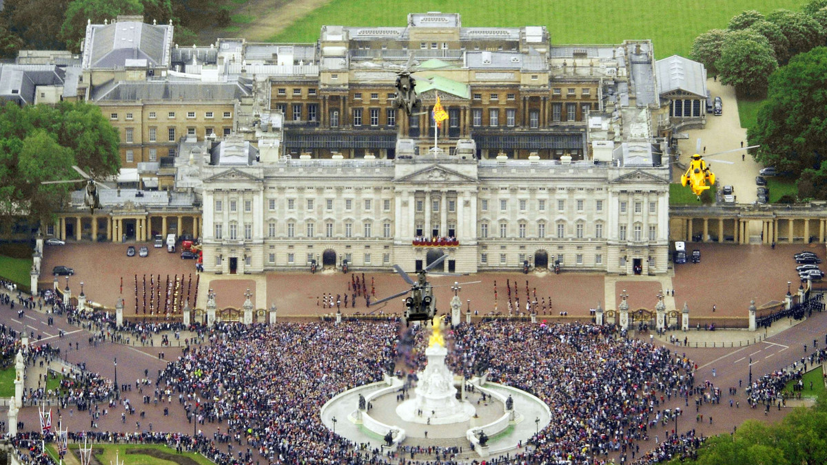 Pół miliona osób obejrzy olimpijską rywalizację siatkarzy i siatkarek plażowych w Londynie. Główne boisko z trybunami na 15 tysięcy kibiców powstało na Horse Guards Parade - największym placu defilad, tuż przy Buckingham Palace w samym centrum miasta.