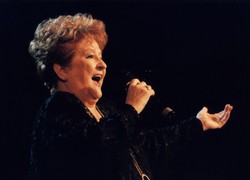 To był koncert! Danuta Rinn z piłkarzami w Opolu. Emocję sięgały zenitu