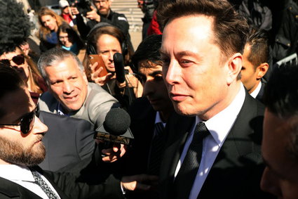 Elon Musk: w 2020 roku po drogach będzie jeździć milion "robotaksówek" od Tesli