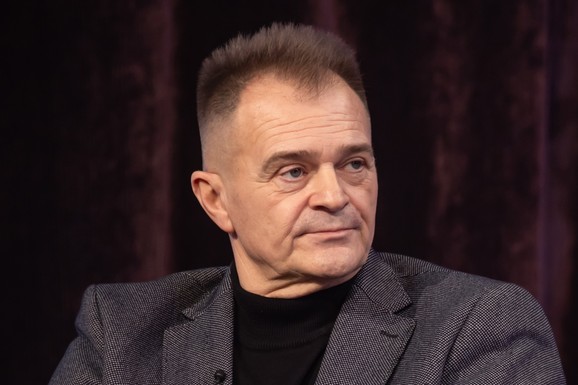 "DALA SAM MU 5.500 EVRA ZA PESMU I NISAM JE DOBILA" Naša pevačica otkrila da je kolega prevario: Čekala, pa sve iznela u javnost