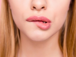 Folyton cserepesek az ajkaid? Ezekkel a termékekkel rendbe hozhatod!