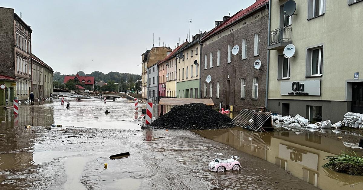  Prawo do 10-dniowej nieobecności w pracy dla powodzian. Rząd szykuje zmianę przepisów