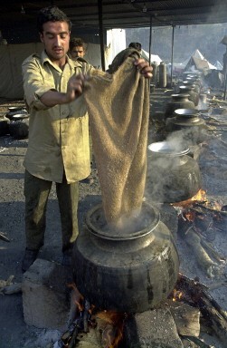 PAKISTAN-QUAKE-SASIA-GRAVE