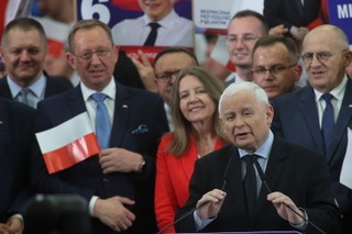 Wybory 2023. Upartyjnienie i centralizacja. Tak można podsumować rządy PiS
