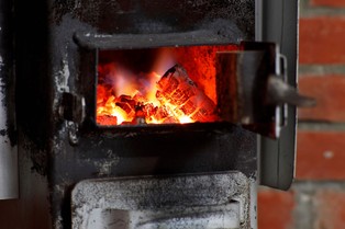 Dofinansowanie do wymiany pieca z gminy 2025 - jakie warunki trzeba spełnić żeby dostać dofinansowanie? Gdzie złożyć wniosek?