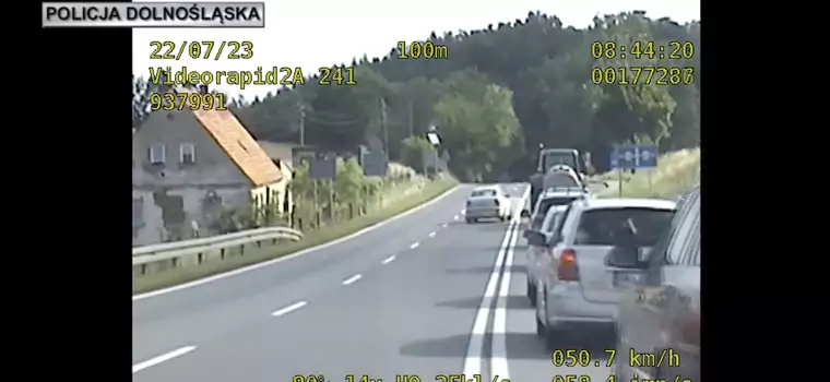 Policjanci zdziwili się, gdy znowu zatrzymali białą Skodę [WIDEO]