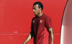 Kounde uzgodnił kontrakt z Barceloną. Klauzula odstępnego miliard euro