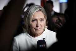 Sensacyjna porażka Le Pen nie powinna cieszyć Macrona? 'Francja nigdy nie była tak prawicowa'