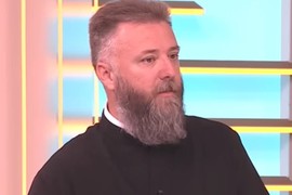 "Ne pravite CIRKUS NA ZADUŠNICE, GOZBE I RUČKOVE NA GROBLJU": Otac Predrag Popović objasnio zašto je plastično cveće skoro pa GREH i treba li PALITI CIGARU za pokojnika