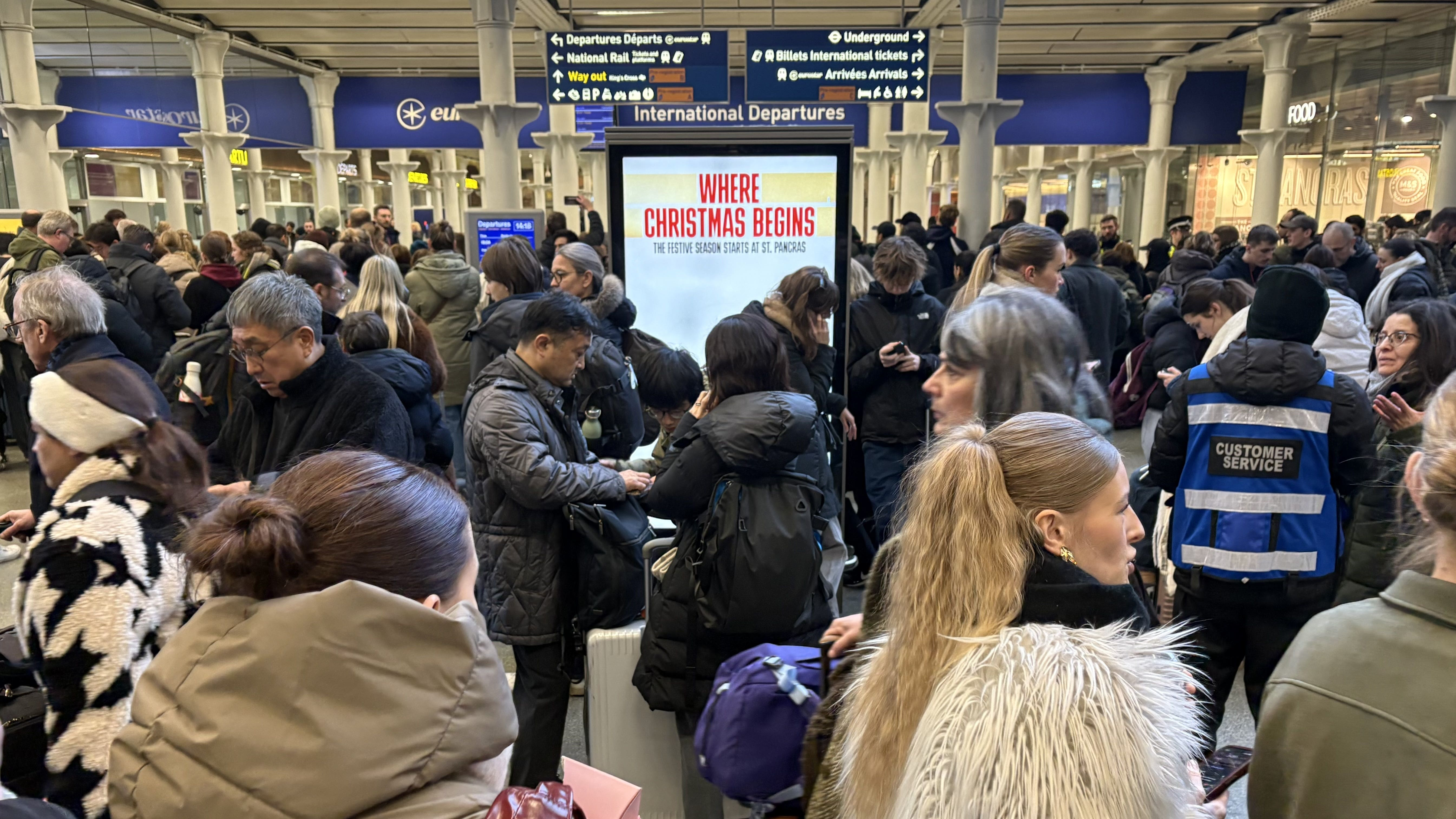 New Year's Eve chaos: 25,000 stranded as Channel Tunnel shuts down