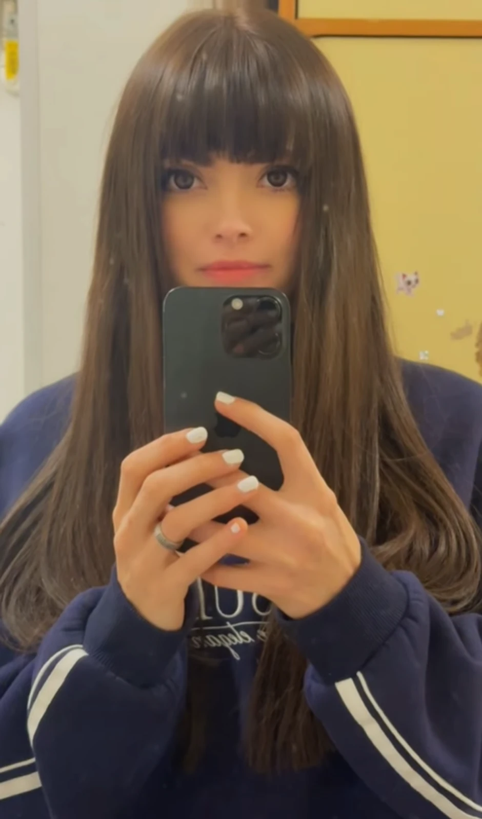 Ela Dvornik sa šiškama