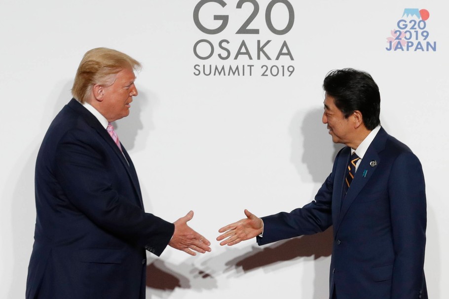 Donald Trump spotkał się już w Osace z premierem Japonii Shinzo Abem