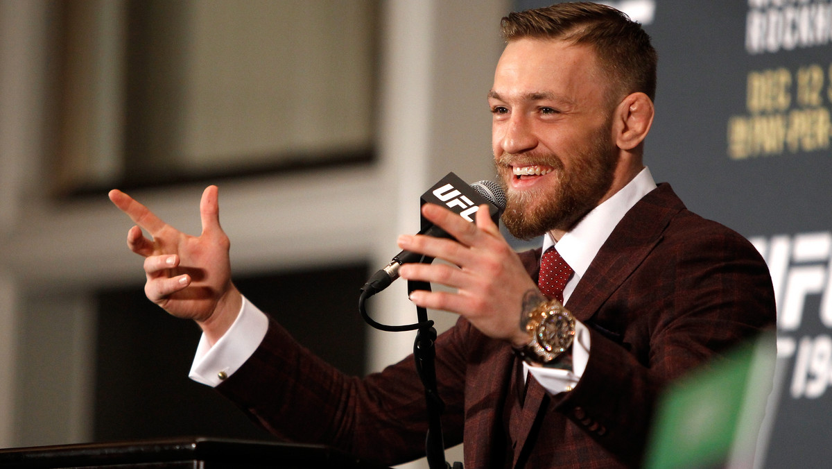 Conor McGregor, gwiazdor MMA, na swoim profilu na Instagramie pochwalił się niecodziennym prezentem, który otrzymał na święta. Irlandczyk znalazł pod choinką... bazookę.