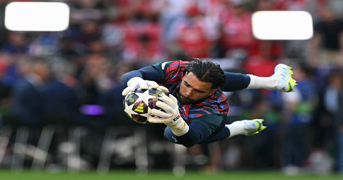 The goalkeeper who went from 1,500 fans to the Champions League final ...