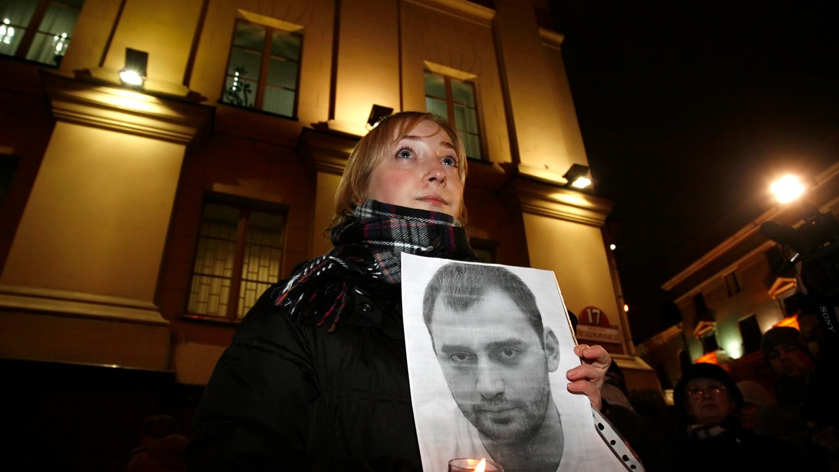 Pod obserwacją służb białoruskich odbyły się w Mińsku, miesiąc po wyborach prezydenckich, akcje solidarności z osobami zatrzymanymi po demonstracji opozycji 19 grudnia i wciąż przebywającymi w areszcie.