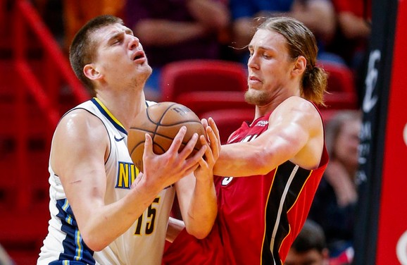Jokić i Olinik u duelu