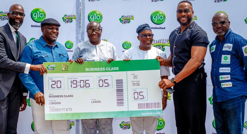 L-R: Glo Influencer and Fashion Icon, Mai Atafo; Hon. Bayo Balogun, Member, House of Reps, Ibeju Lekki Federal Constituency; Glo Festival of Joy winner, Mr Abiodun Hundeyin, a retired Deputy Comptroller-General of Immigration; Engr. Abdulai Sesan Olowa, Chairman, Ibeju Local Government; Glo Influencer and Nollywood star, Bolanle Ninalowo; and Temitope Ayeni, Globacom Regional Manager, Victoria Island, at the presentation of Business Class ticket won by Mr Hundeyin in the ongoing Glo Festival of Joy promo in Lagos on Friday.