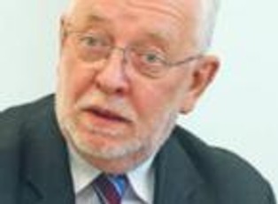 Stępień: Policjantów przybywa, choć przestępczość spada