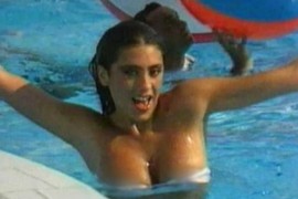 80-ih je imala telo iz NAJLUĐIH MUŠKIH SNOVA i nema ko nije maštao o njoj: Danas ima 56 godina, a izgleda kao da nije OSTARILA NI DANA