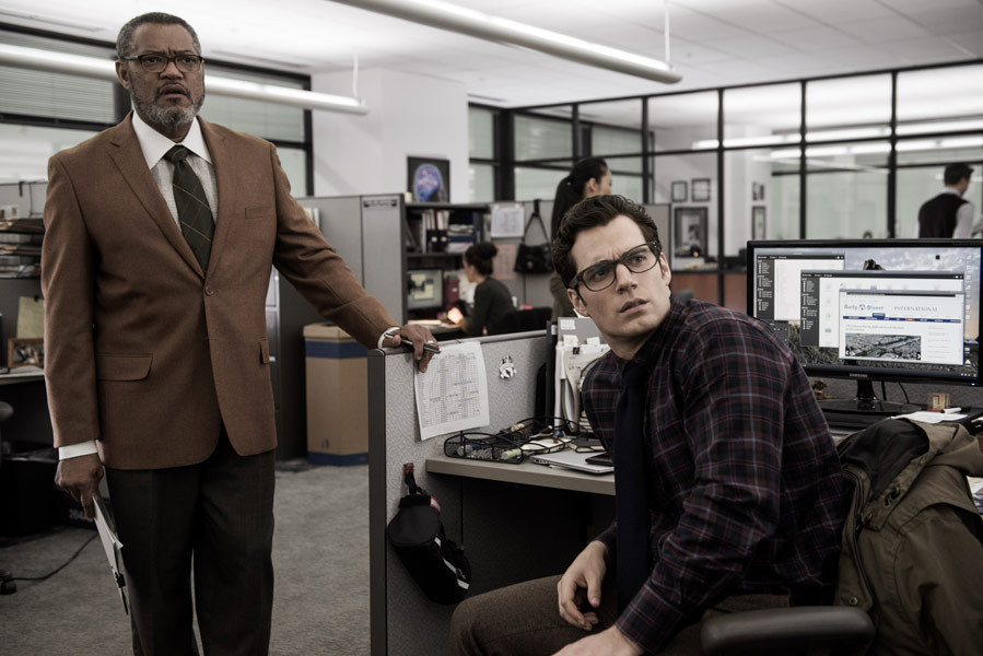 Laurence Fishburne jako Perry White i Henry Cavill jako Clark Kent / Superman w filmie "Batman v Superman: Świt sprawiedliwości" (2016)