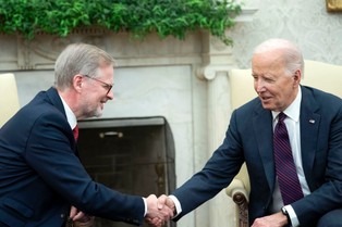 Premier Czech w Białym Domu nie owija w bawełnę. 'Nie chcę znów widzieć rosyjskich czołgów w moim kraju'